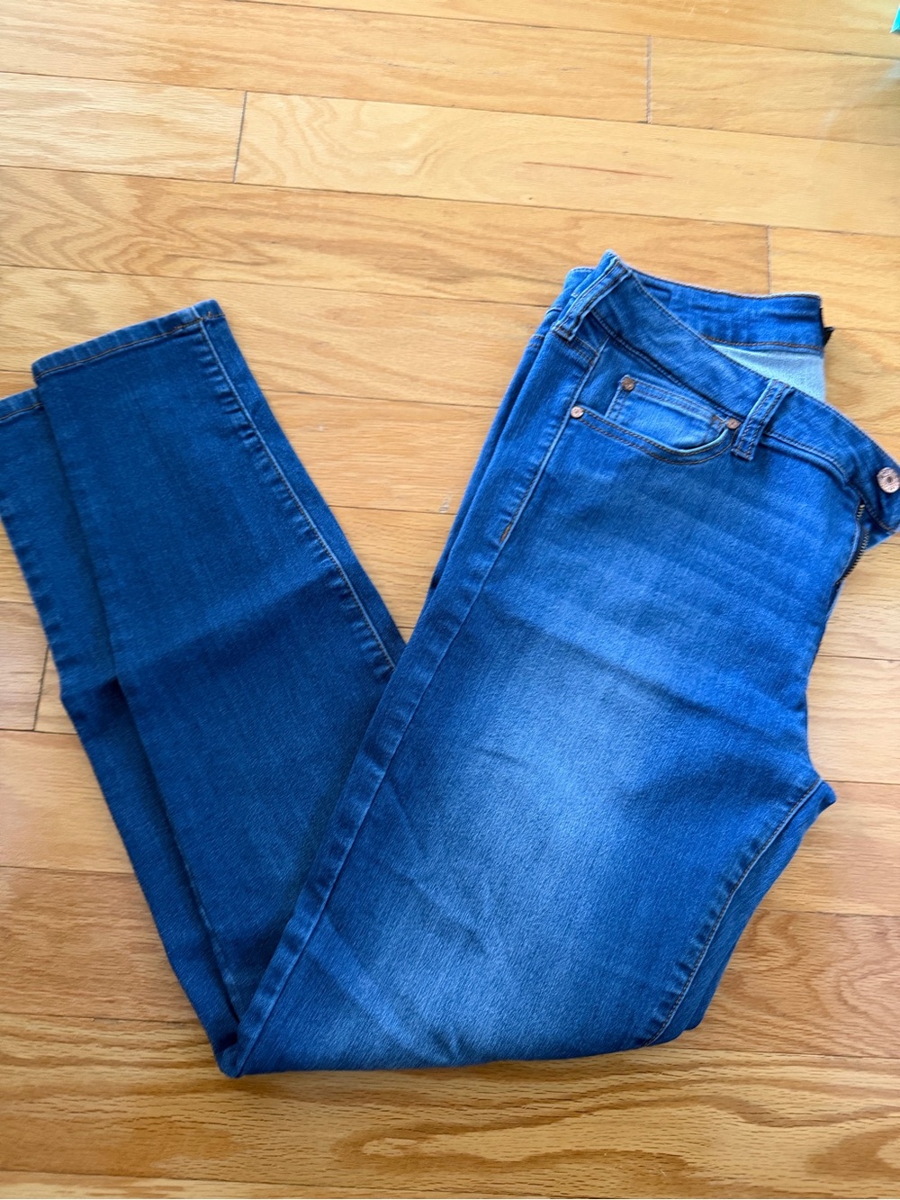 Celebrity Pink Mid-Rise Skinny Jeans in Medium Blue Size 11